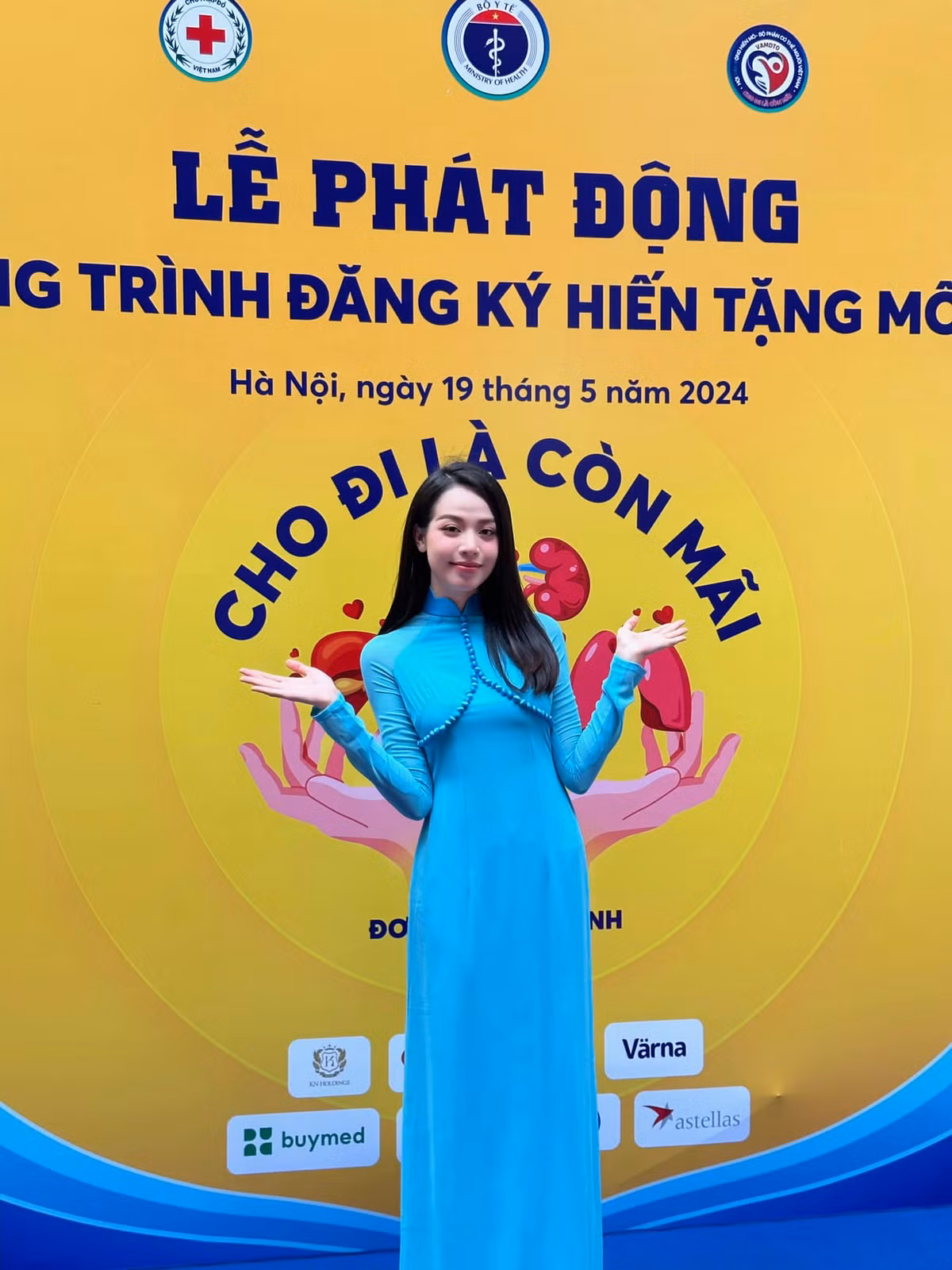 Hoa hậu Thanh Thuỷ đăng ký hiến tạng.