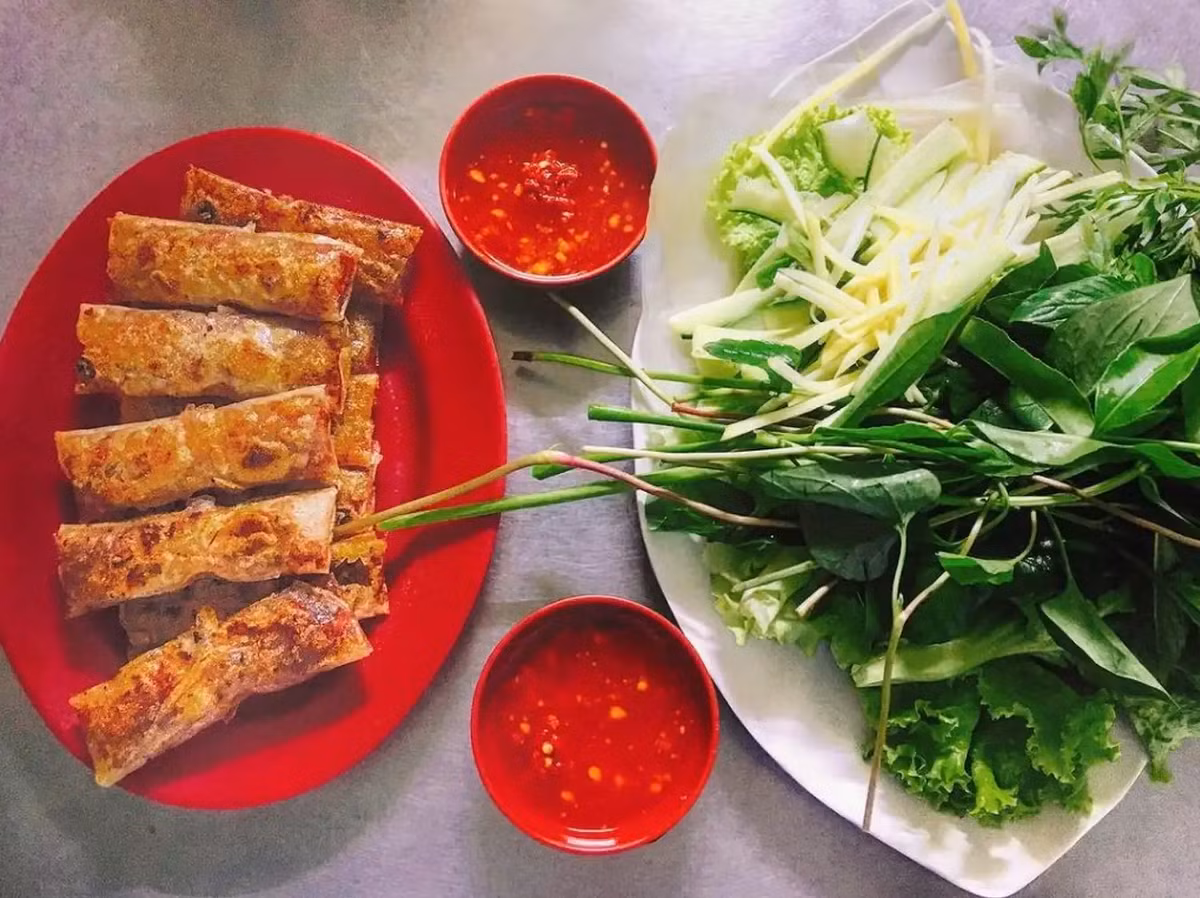 Chả lụi Hàm Tân có xuất xứ từ huyện Hàm Tân. Đây là một trong những món ăn quen thuộc của dân cư Mũi Né, Bình Thuận và cũng là món nằm trong danh sách những đặc sản mà du khách nhất định phải thử khi ghé thăm nơi đây. Ảnh: Sưu tầm