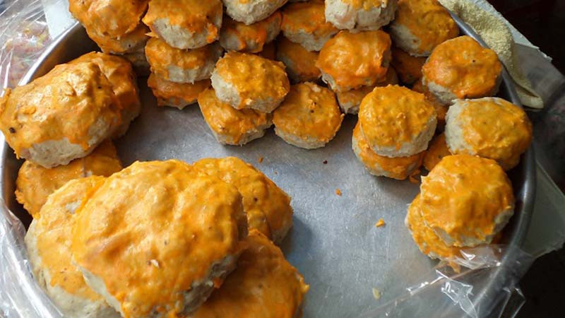 Chả cá Phan Thiết, Mũi Né được chế biến từ những loại cá biển tươi như cá thu, cá chai, cá mối,.. mang hương vị rất riêng.