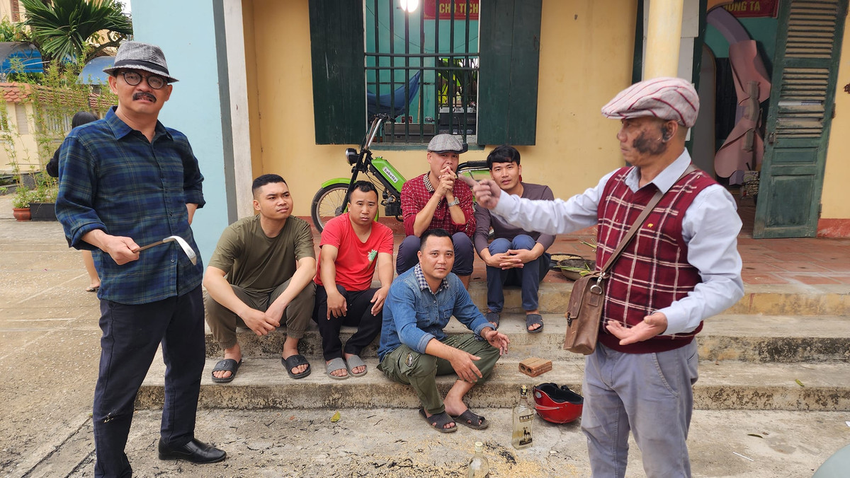 Trần Bình Trọng bận rộn quay hình cuối năm. Ảnh: FB Bình Trọng