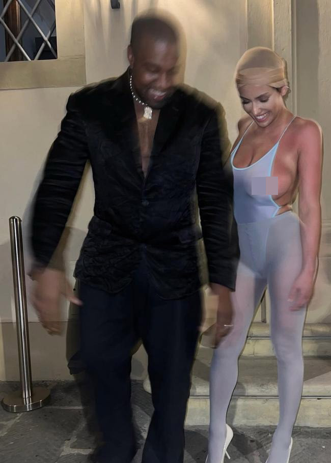 Nhiều người cho rằng Kanye West đang cố biến Bianca thành bản sao của vợ cũ - ngôi sao truyền hình thực tế Kim Kardashian. (Ảnh: Backgrid)