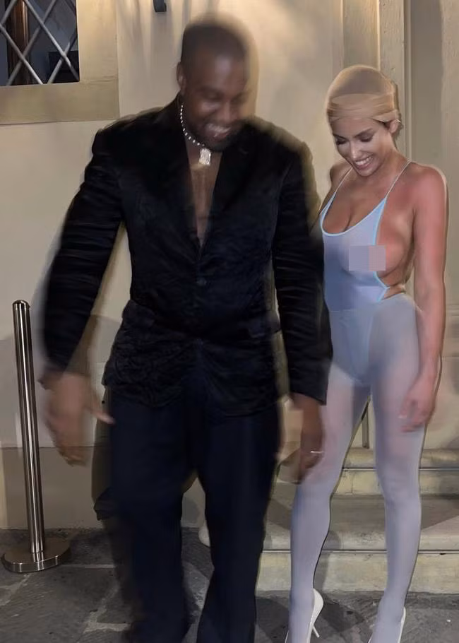 Nhiều người cho rằng Kanye West đang cố biến Bianca thành bản sao của vợ cũ - ngôi sao truyền hình thực tế Kim Kardashian. (Ảnh: Backgrid)