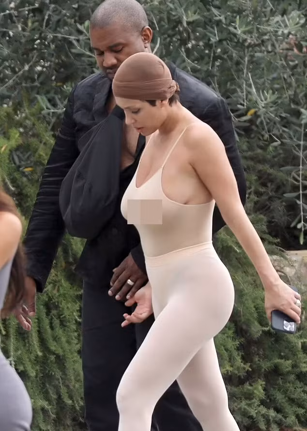 Bạn bè của Bianca cực kỳ lo ngại và cho rằng cô đang bị người đàn ông 46 tuổi này thao túng. (Ảnh: Backgrid)