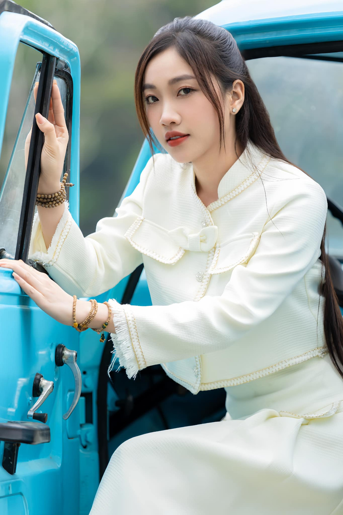 Năm 2019, cô ghi tên mình vào top 5 Người đẹp nhân ái tại Hoa hậu Thế giới Việt Nam. Ở lĩnh vực diễn xuất, “nàng thơ mới” của Lý Hải từng giành giải quán quân Gương mặt điện ảnh 2023.