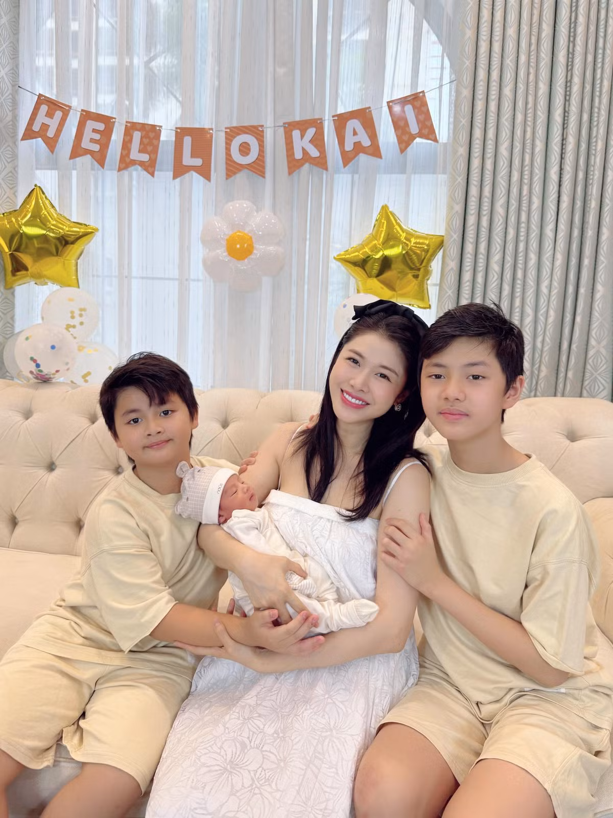 Ca sĩ Đăng Khôi chia sẻ hình ảnh gia đình khi có thành viên mới. Ảnh: FB Dang Khoi Nguyen