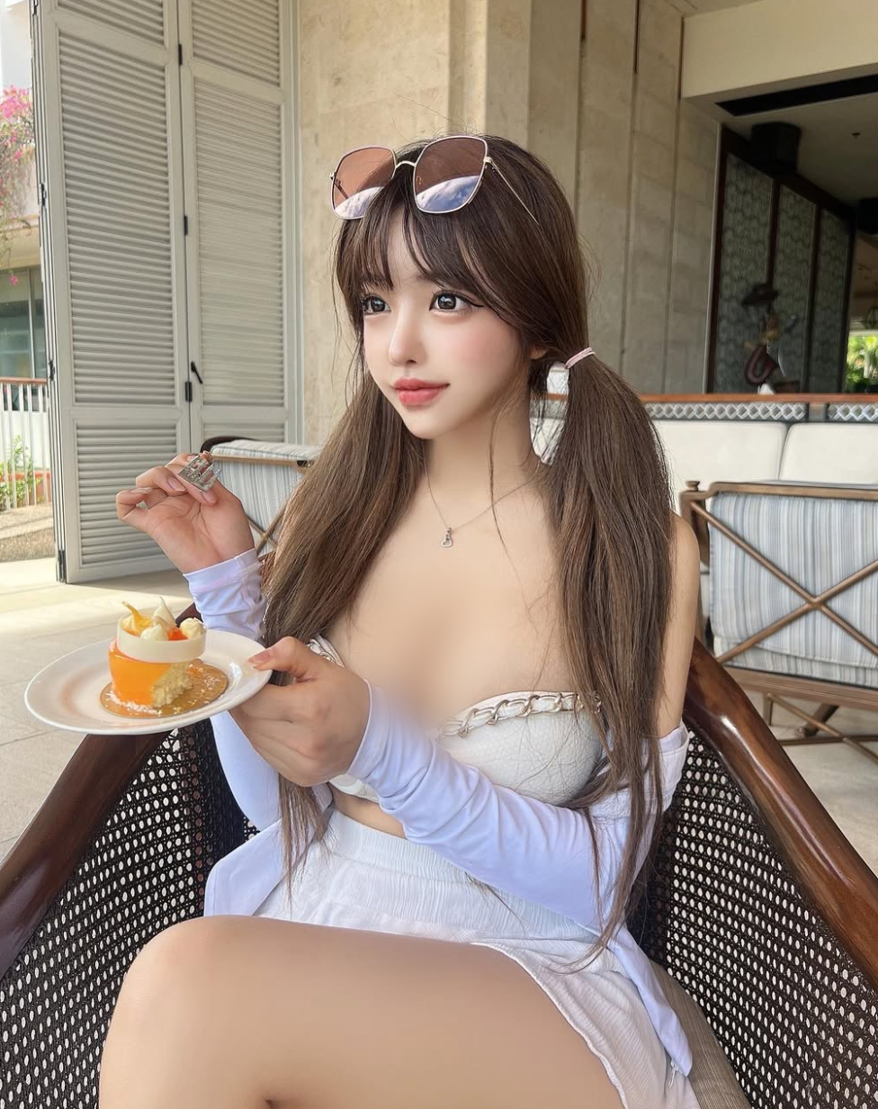 Bên cạnh những lời khen ngợi, Velymom cũng nhận không ít ý kiến trái chiều về phong cách ăn mặc của mình