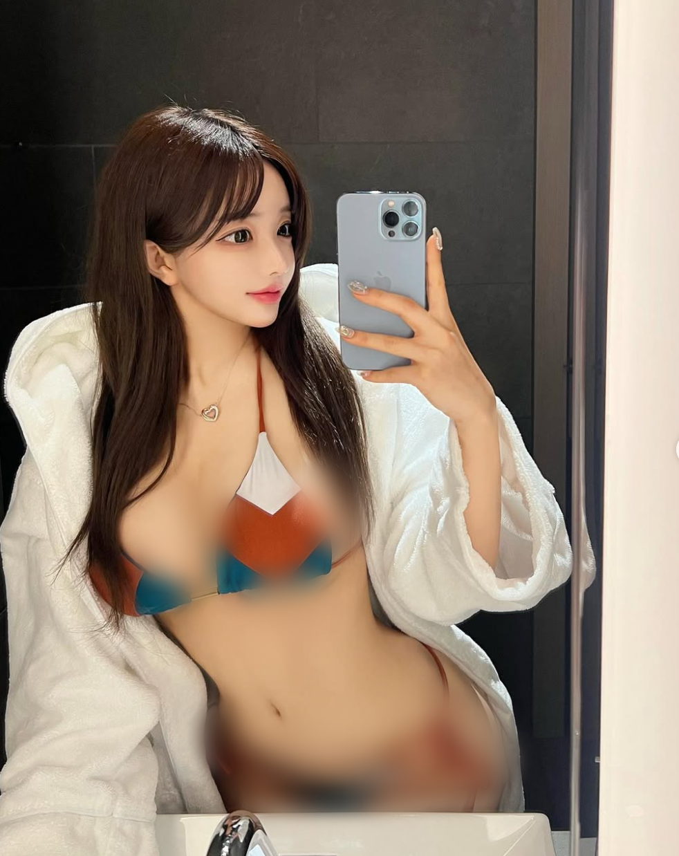 Cô nàng không ngại thử nghiệm những phong cách mới lạ, phá cách, luôn biết cách tạo điểm nhấn thu hút mọi ánh nhìn.