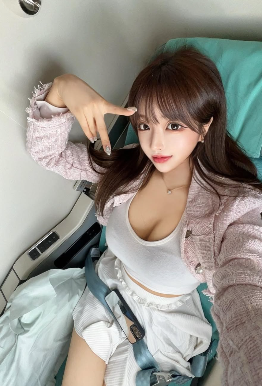 Điều khiến Velymom thực sự nổi bật chính là phong cách thời trang táo bạo, khác biệt.