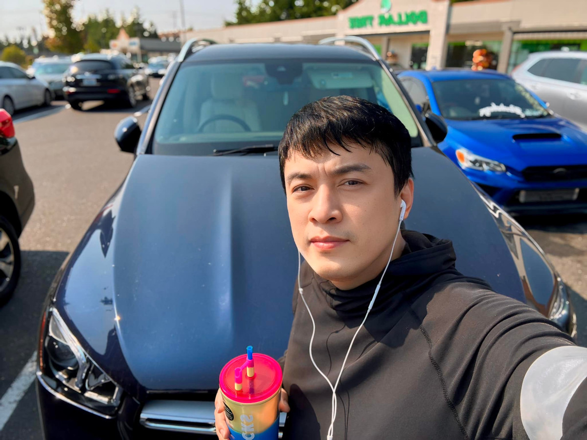 Lam Trường khiến fan "ghen tỵ" vì trẻ trung khi đăng ảnh ra phố chạy bộ sau kỳ nghỉ. Ảnh: FB Lam Truong