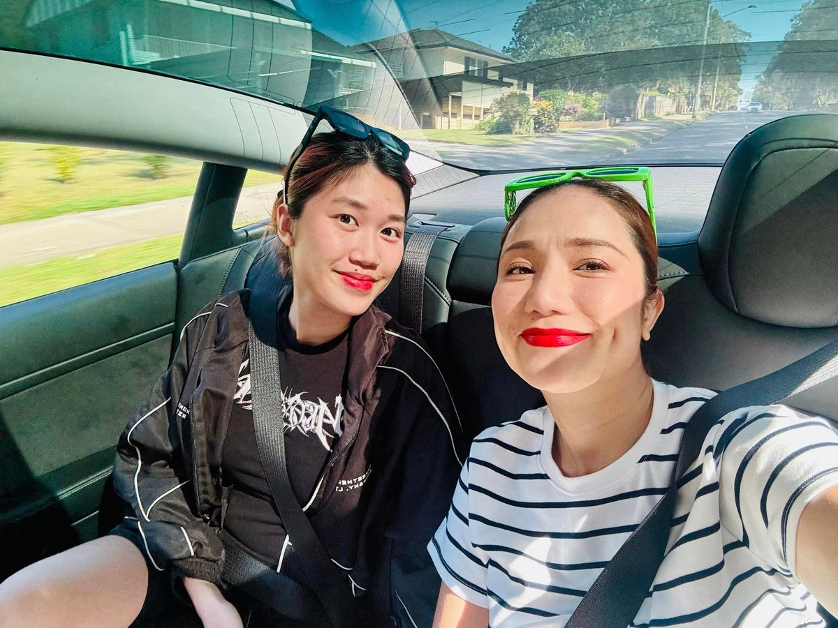 Cát Tường dành thời gian bên con gái. Ảnh: FB Nguyễn Trí Cát Tường