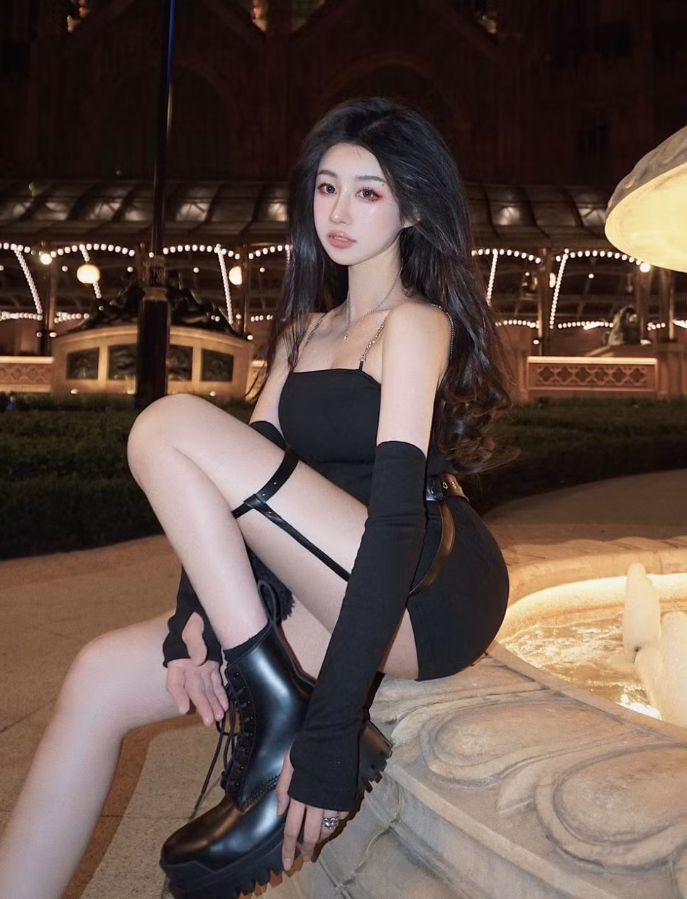 Ước tính chiều cao của cô khoảng 1m7, thân hình cao ráo, trắng trẻo. Ảnh: IG hotdogemi