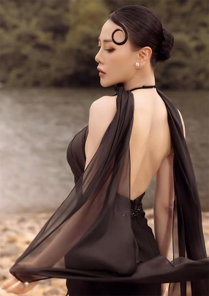 Sau 4 tháng sinh con, Phương Oanh đã gần lấy lại vóc dáng cũ, tự tin xuất hiện tại sự kiện. (Ảnh: FB Phương Oanh)