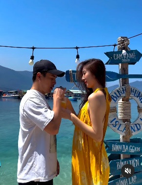 Được biết, Hồ Quang Hiếu và Tuệ Như đăng ký kết hôn vào hồi tháng 5/2023, sau chỉ 3 tháng hẹn hò. Anh từng trải qua cuộc hôn nhân thất bại, lận đận đường tình duyên.