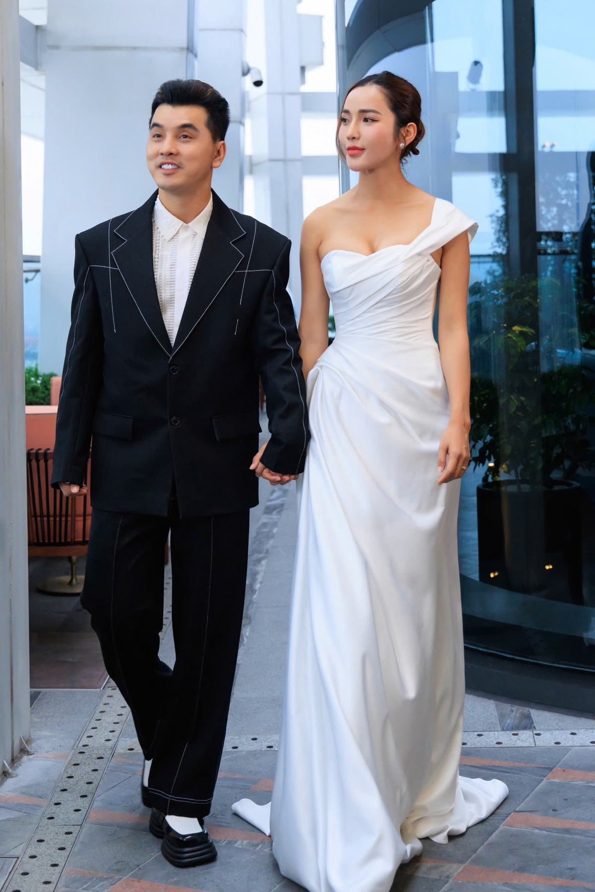 Vợ chồng Ưng Hoàng Phúc kỷ niệm ngày cưới. Ảnh: FB Ưng Hoàng Phúc