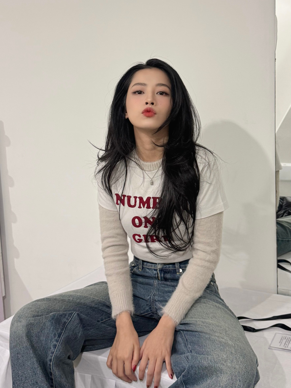 Ca sĩ Chi Pu khoe ảnh hậu trường tập luyện trước thềm năm mới. Ảnh: FB Chi Pu