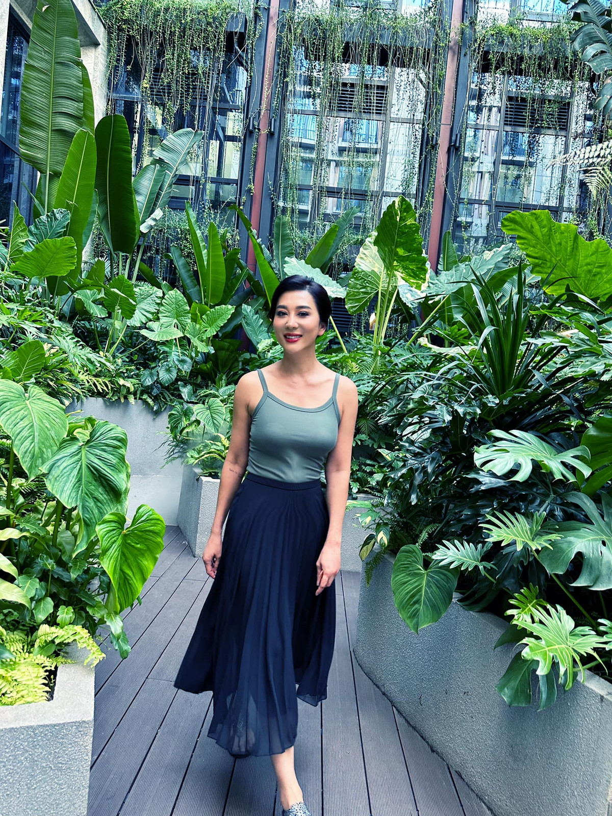 Nữ MC chia sẻ, một tâm hồn vui vẻ chính là bí quyết giúp cô trẻ trung hơn. Ảnh: FB Nguyen Cao Ky Duyen