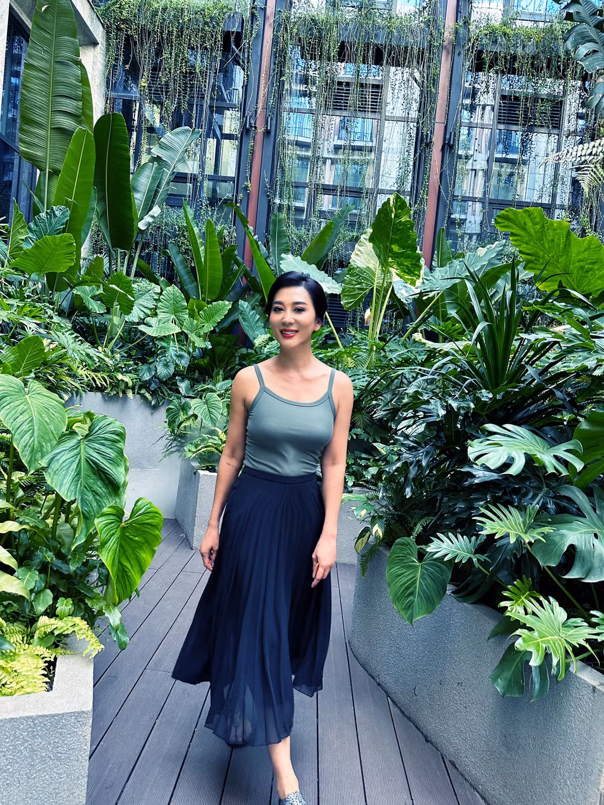 Nữ MC chia sẻ, một tâm hồn vui vẻ chính là bí quyết giúp cô trẻ trung hơn. Ảnh: FB Nguyen Cao Ky Duyen