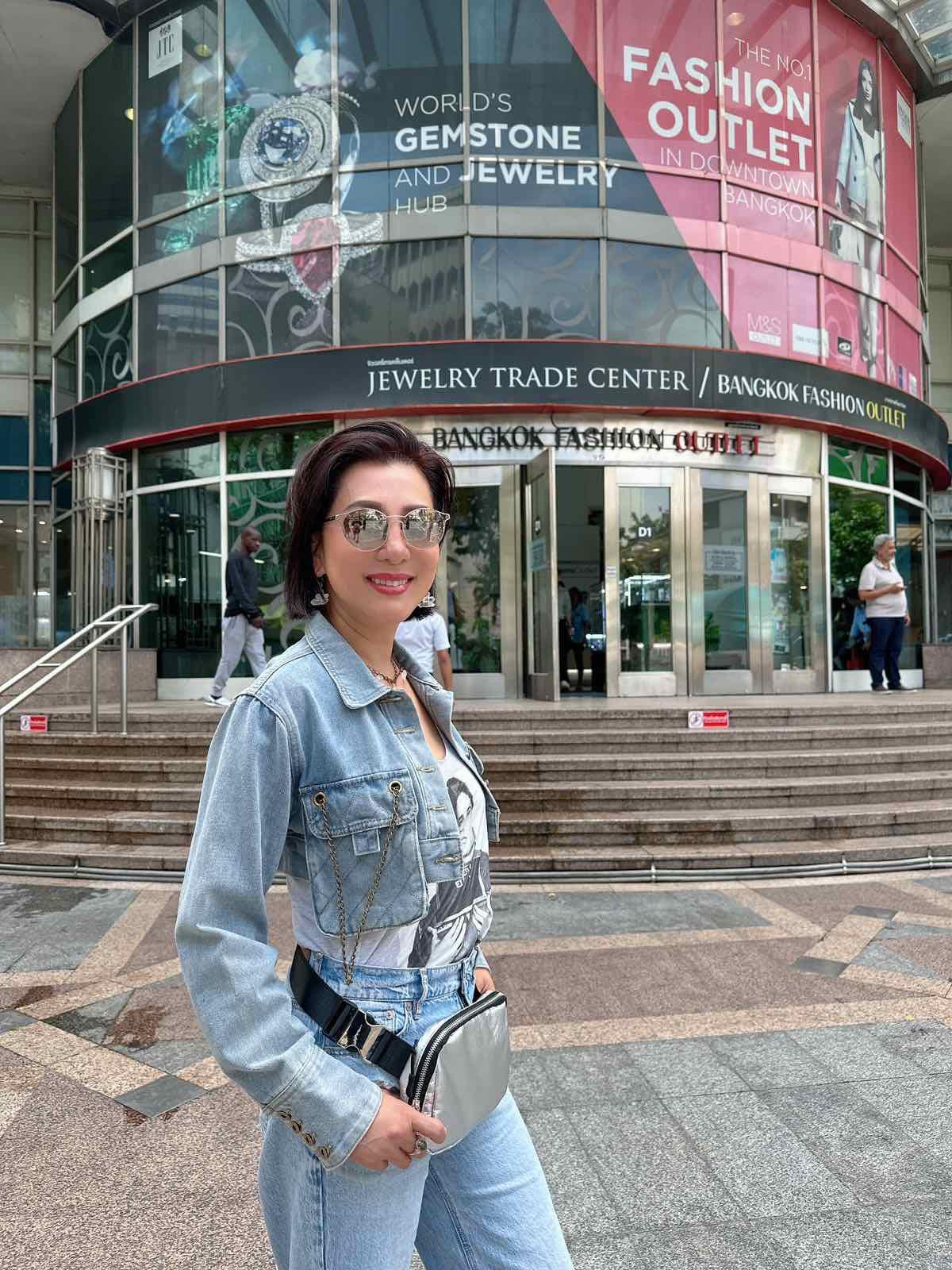 Nhìn ảnh này, trông Kỳ Duyên như thiếu nữ chứ không phải người phụ nữ ở tuổi U60. Ảnh: FB Nguyen Cao Ky Duyen