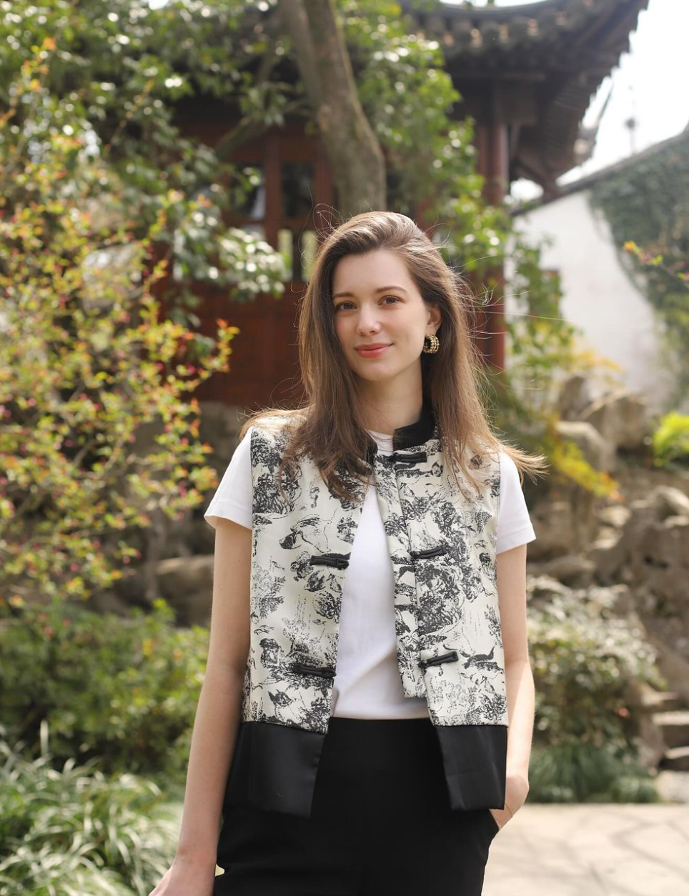 Anastasia Cebulska nhận được nhiều lời khen cho lựa chọn trang phục gợi cảm tinh tế.