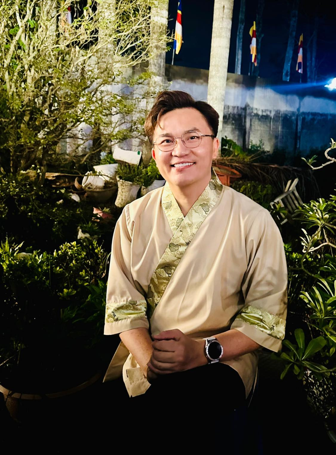 MC Đại Nghĩa mừng lễ Phật đản.