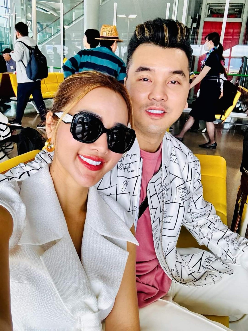 Vợ chồng ca sĩ Ưng Hoàng Phúc du lịch Nhật Bản.