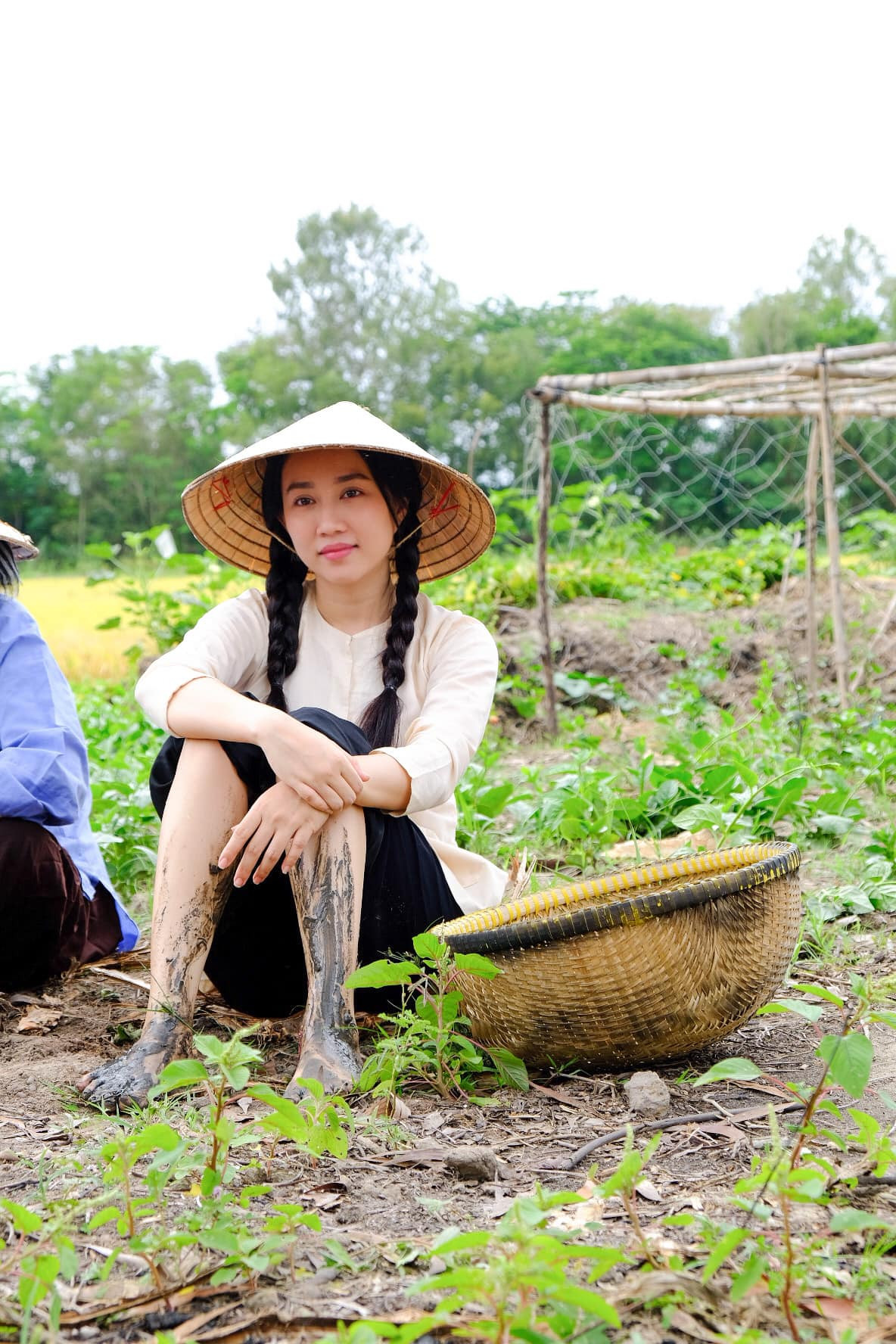 "Rầu quá. Làm cả ngày mà không có nhiêu tiền!", diễn viên Huỳnh Hồng Loan than thở. Ảnh: FB Huỳnh Hồng Loan