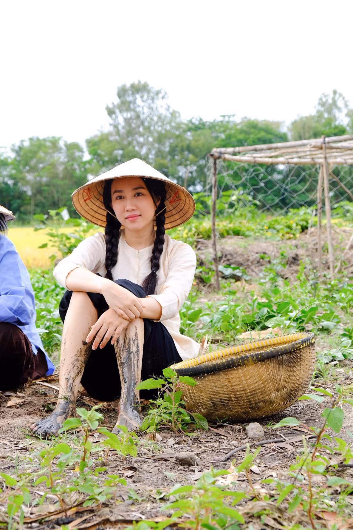 "Rầu quá. Làm cả ngày mà không có nhiêu tiền!", diễn viên Huỳnh Hồng Loan than thở. Ảnh: FB Huỳnh Hồng Loan