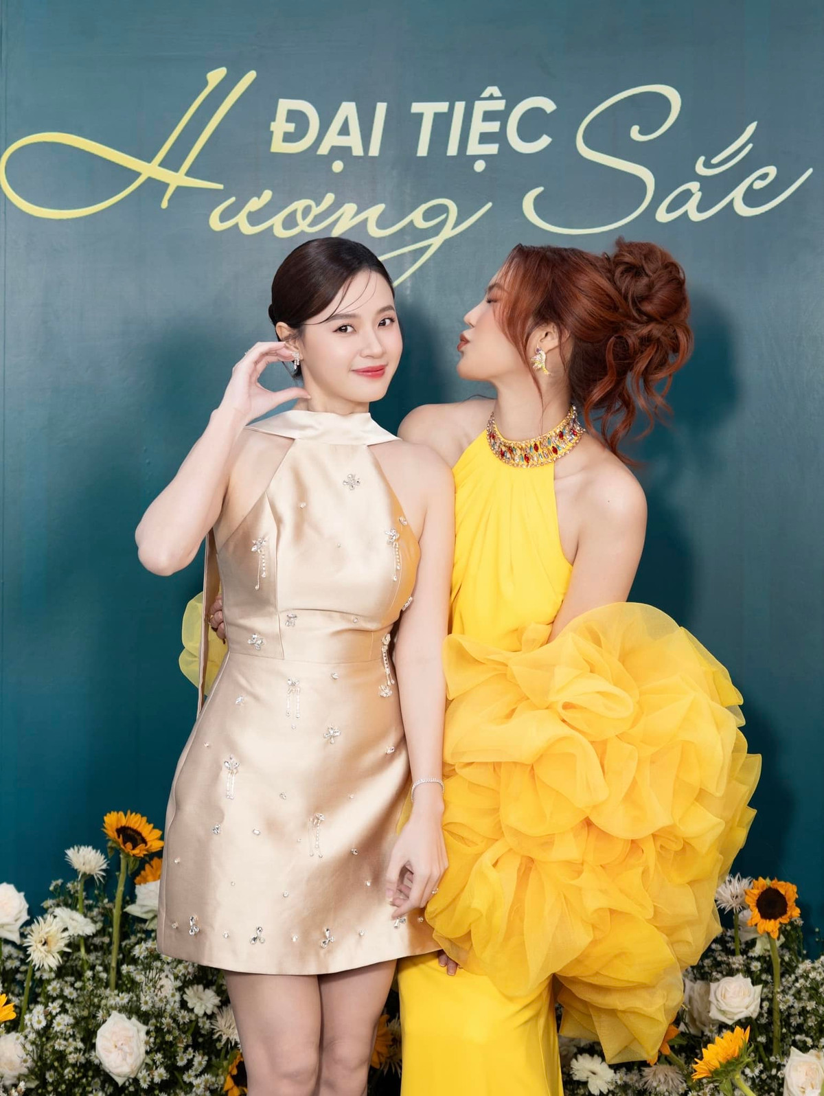 Midu chúc mừng Lan Khuê: "Chúc mừng mợ tư Lan Khuê lên chức và luôn thành công trong công việc nha. Luôn yêu thương và ủng hộ em". Ảnh: FB Midu