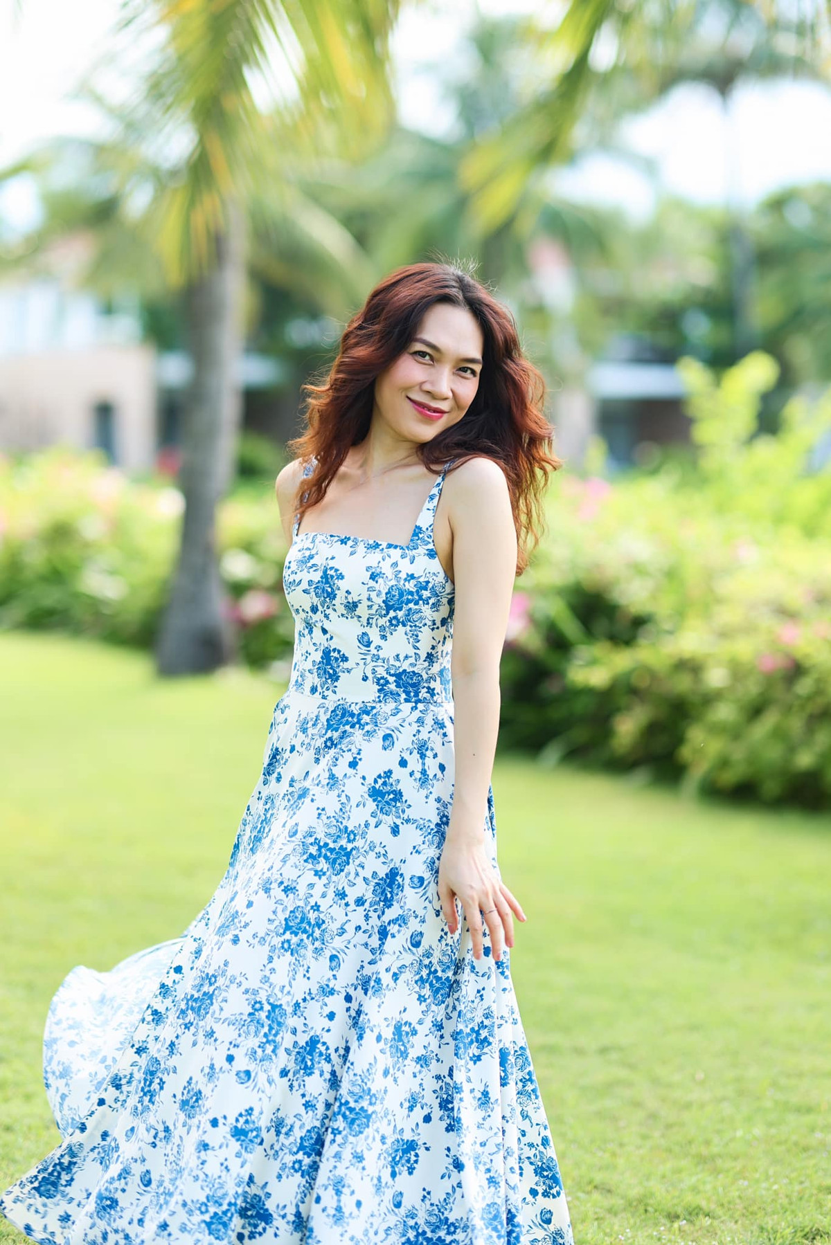 Ca sĩ Mỹ Tâm thoải mái chụp ảnh, dạo chơi trong chuyến đi biển. Ảnh: FB My Tam