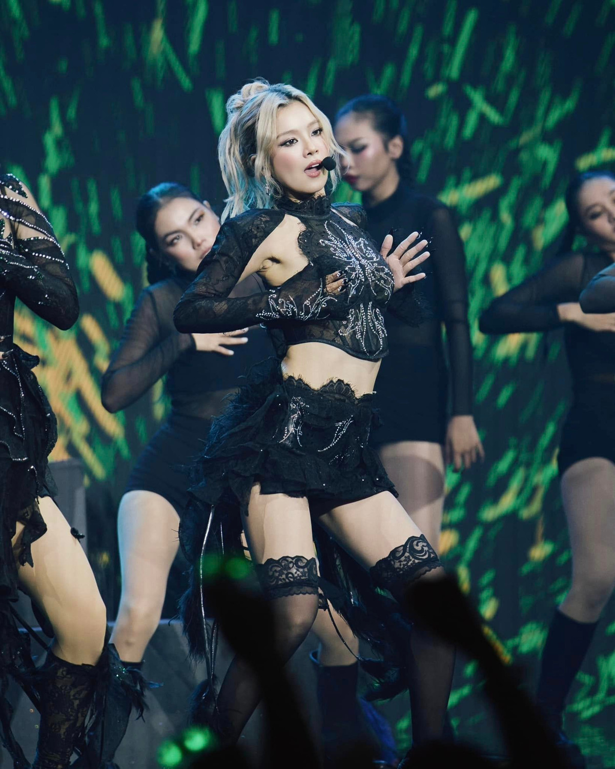 Đến năm 2024, ca sĩ Hoàng Yến Chibi có cú "lột xác", chuyển mình sang hình ảnh quyến rũ, táo bạo trong cả ngoại hình và phong cách âm nhạc. Ảnh: FB Hoàng Yến