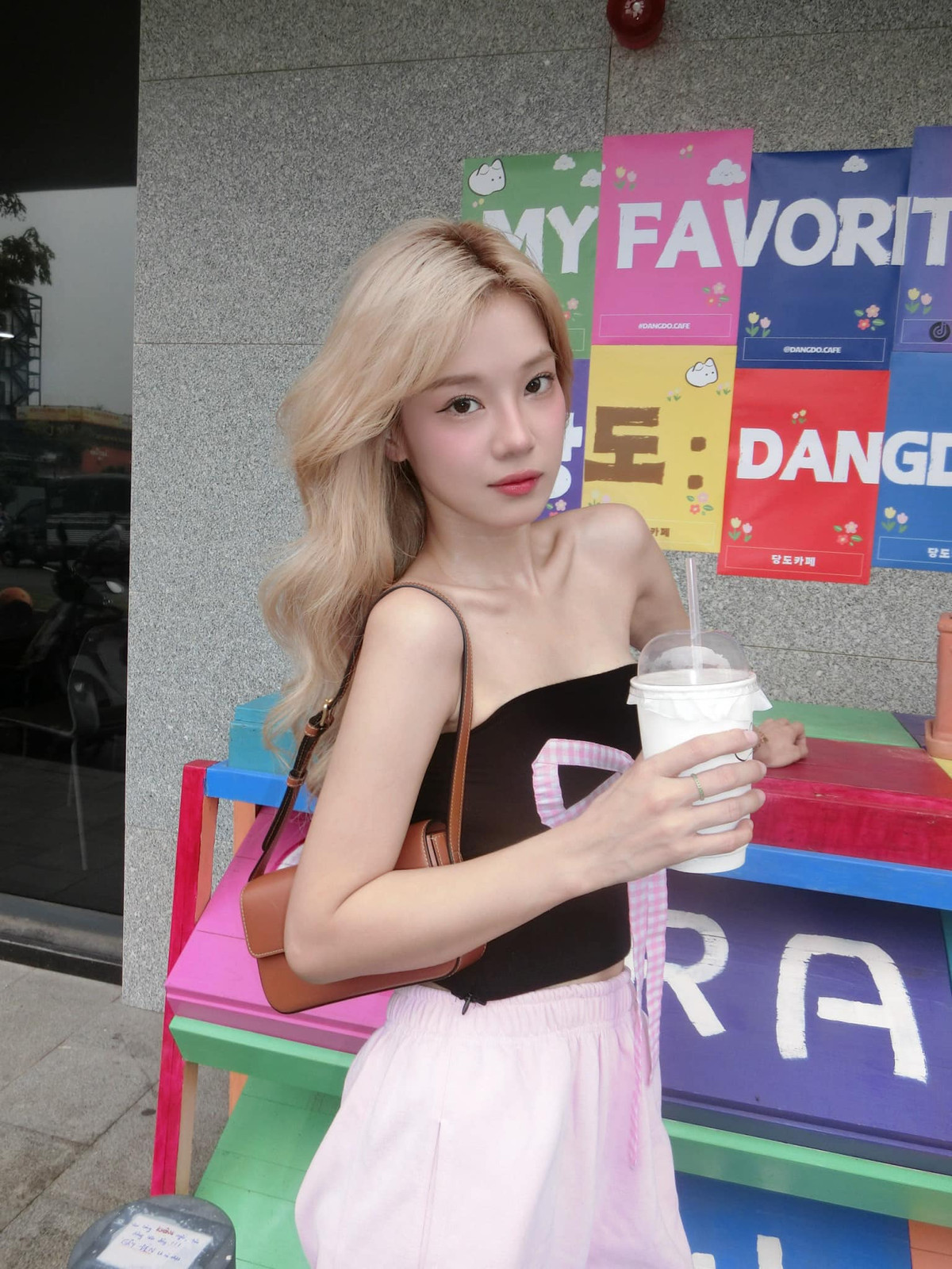 Phong cách thời trang trẻ trung, năng động và không kém phần gợi cảm của mỹ nhân ít tuổi nhất chương trình Chị đẹp đạp gió. Ảnh: FB Hoàng Yến