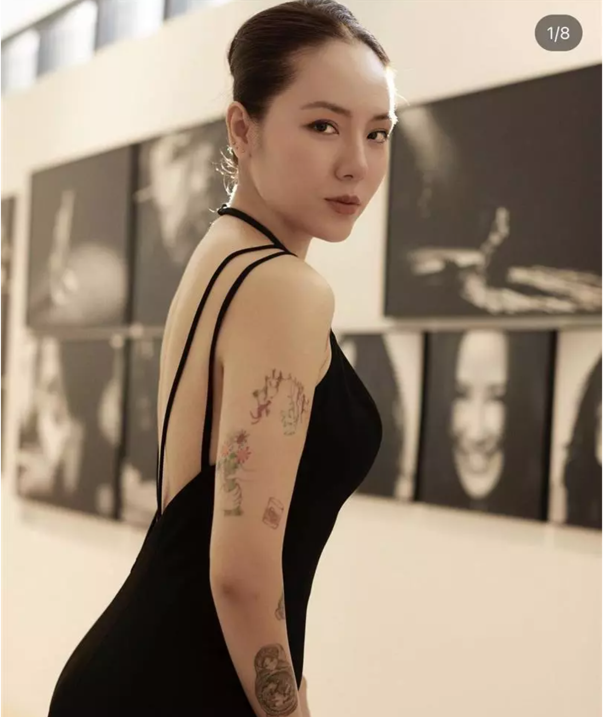 Hình xăm như những điểm nhấn đắt giá tăng thêm sức hút về mặt ngoại hình cho nữ ca sĩ.