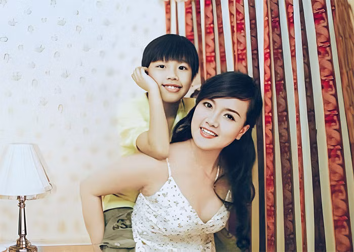 Nét lém lỉnh và hài hước của Long Vũ là thừa hưởng từ mẹ. (Ảnh: FB Vân Dung)