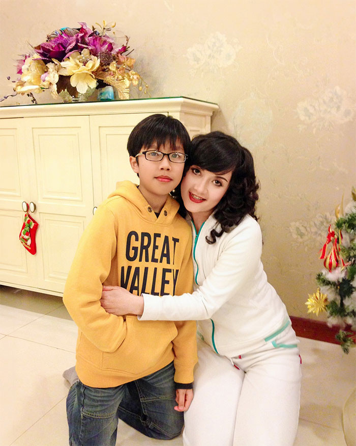 Long Vũ ngay từ khi còn bé đã tham gia các hoạt động văn nghệ, thể thao ở trường rất tích cực. (Ảnh: FB Vân Dung)