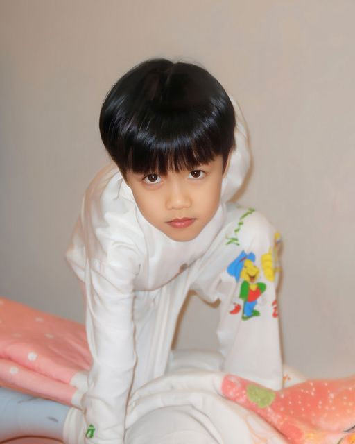 Khuôn mặt Long Vũ từ nhỏ đã hiện lên nét duyên ngầm, hài hước rất đáng yêu. (Ảnh: FB Nguyễn Vũ)