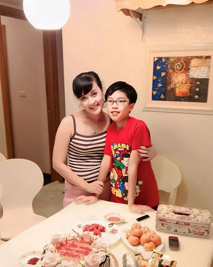 Từ nhỏ Long Vũ sống cùng mẹ ở Hà Nội, còn bố của anh sống trong Nam do đặc thù công việc. (Ảnh: FB Vân Dung)