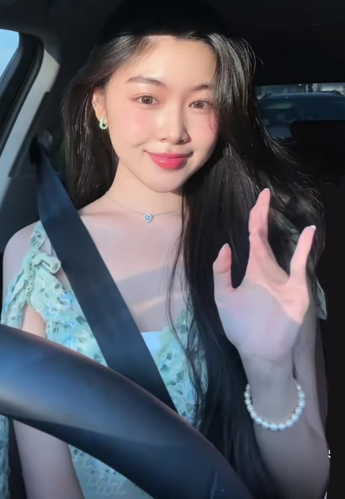 Lọ Lem - con gái Quyền Linh gây sốt với video nhảy trong lúc chờ đón em gái. Ảnh: FB Mai Thảo Linh