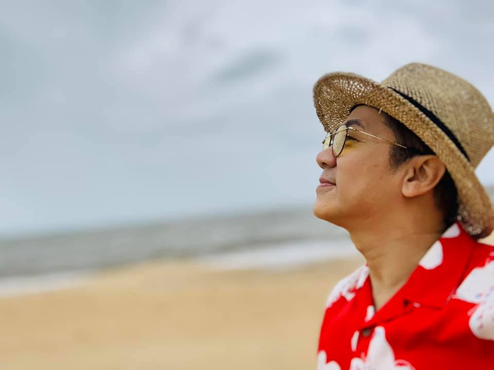 Đã nhiều năm trôi qua, nam nghệ sĩ vẫn chọn cuộc sống độc thân. Dù từng trải qua nhiều mối tình, cuối cùng Thành Lộc quyết định dành trọn tâm huyết cho nghệ thuật. Ảnh: FB Thanh Loc Nguyen