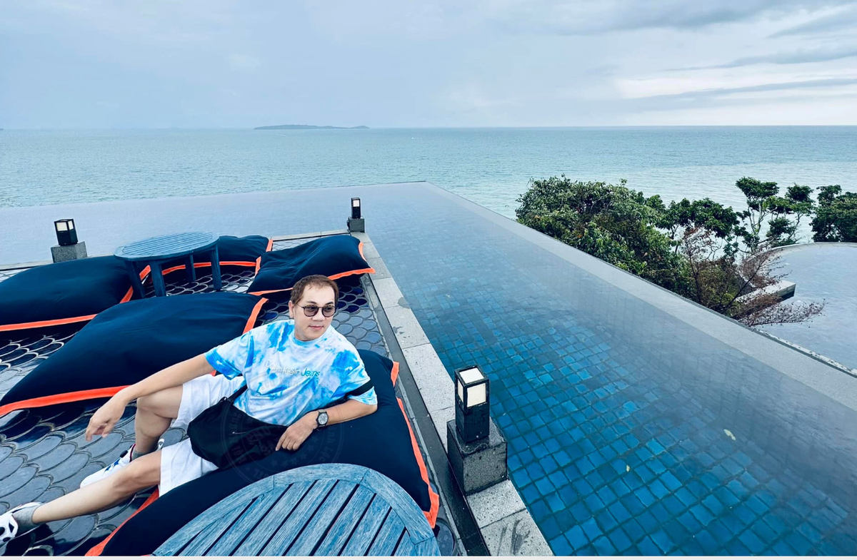 Sân khấu luôn là ngôi nhà thứ hai của NSƯT Thành Lộc. Anh dành trọn tâm huyết cho từng vai diễn, mang đến cho khán giả những cảm xúc chân thật và sâu sắc. Ảnh: nguoiduatin.vn