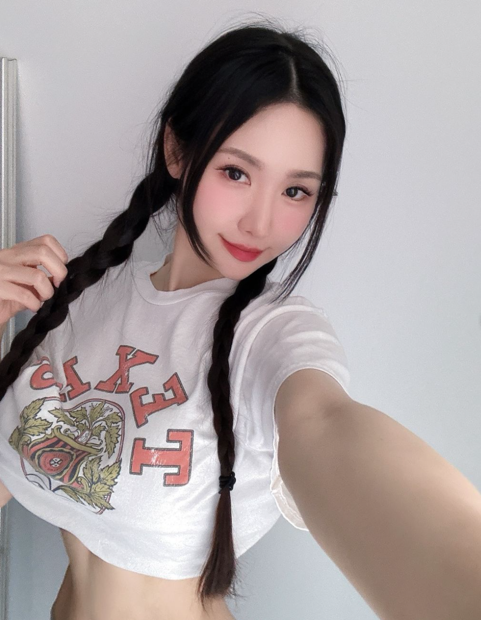 Vì ngày nào cũng đối mặt với ống kính nên Vivi càng nghiêm khắc hơn trong việc giữ gìn vóc dáng của mình.