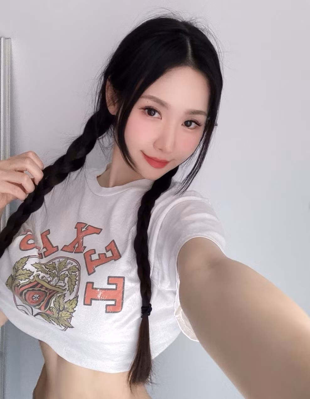 Vì ngày nào cũng đối mặt với ống kính nên Vivi càng nghiêm khắc hơn trong việc giữ gìn vóc dáng của mình.