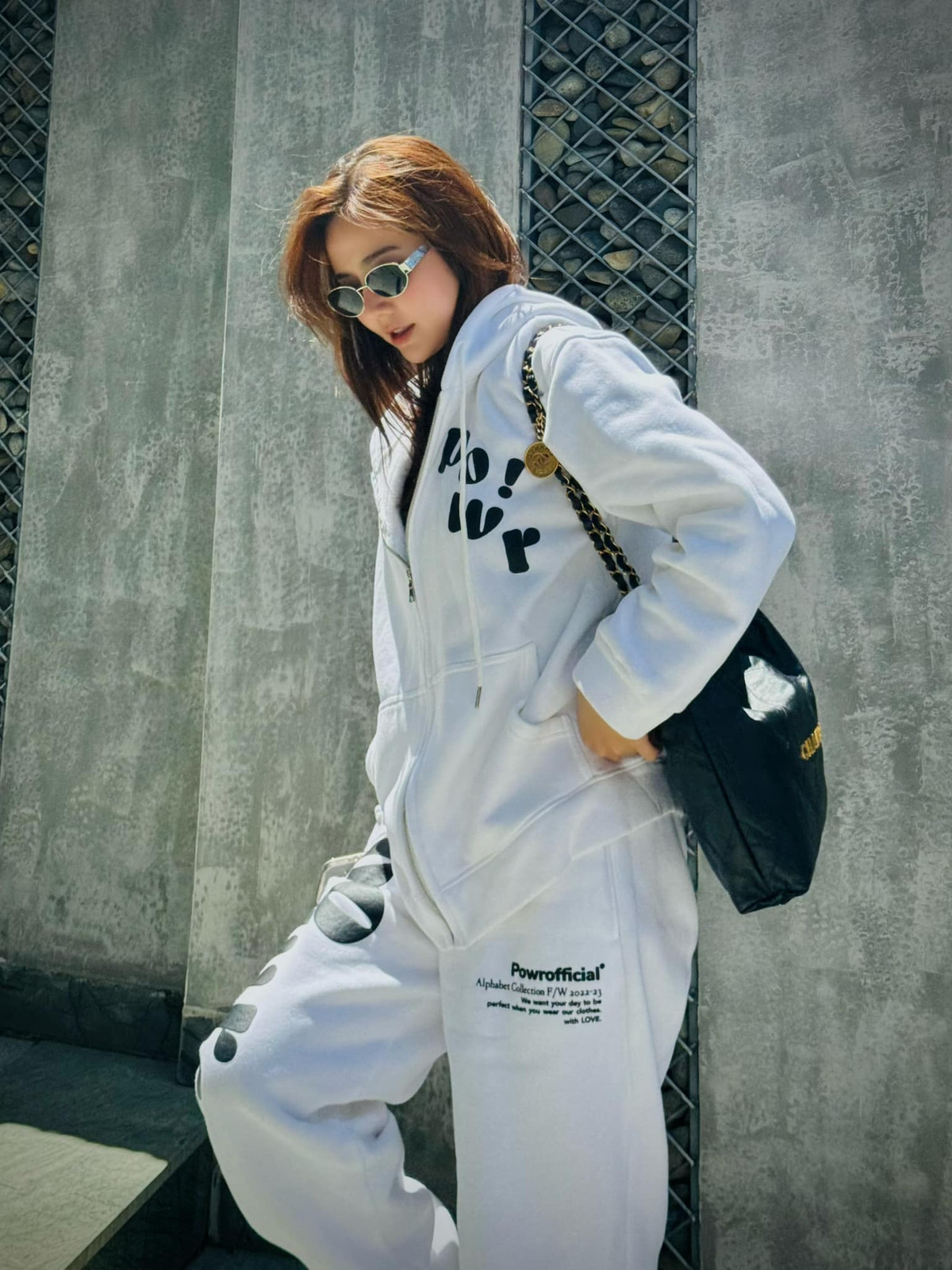 Trước đây, diễn viên Huyền Lizzie thường gắn liền với hình ảnh "hot mom" năng động, cá tính. Cô yêu thích những trang phục trẻ trung, thoải mái như quần jeans, áo thun, croptop,...