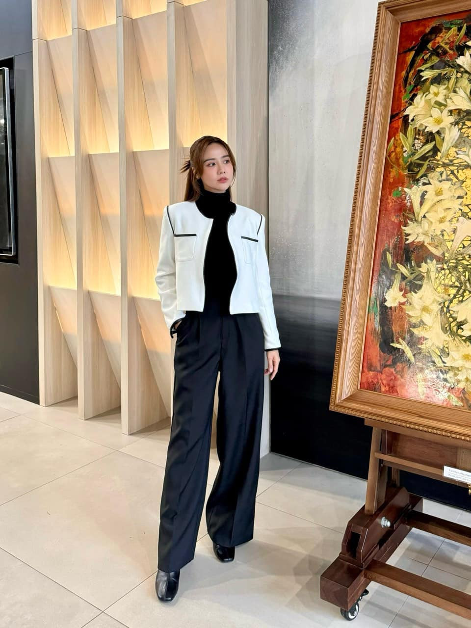 Không chỉ vậy, cô còn thử nghiệm với nhiều phong cách thời trang khác nhau như vintage, retro,...