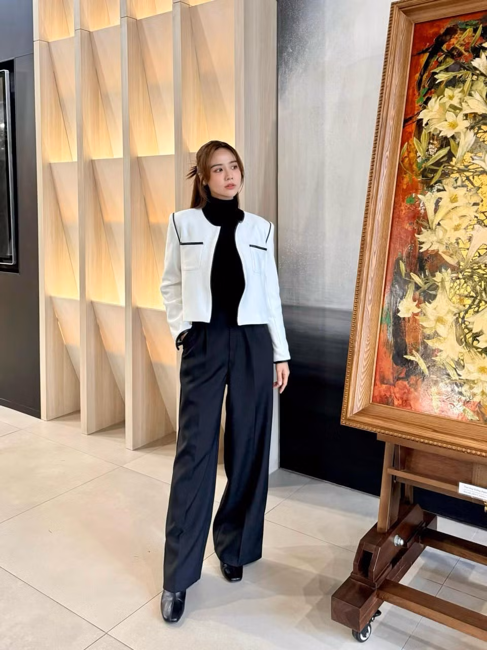 Không chỉ vậy, cô còn thử nghiệm với nhiều phong cách thời trang khác nhau như vintage, retro,...