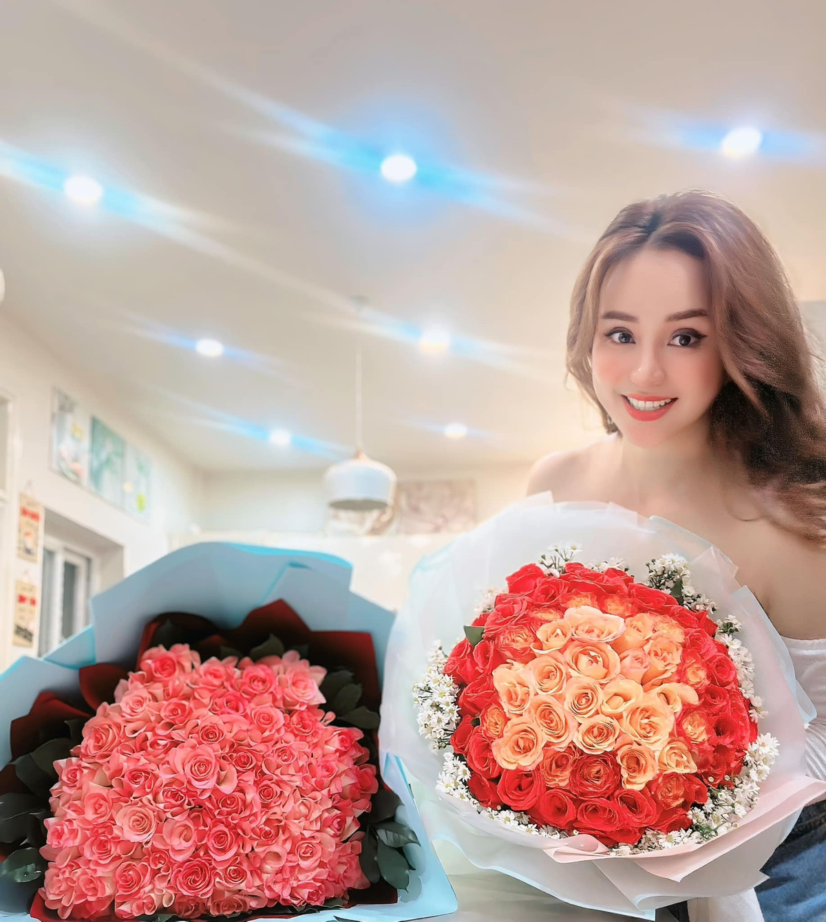 Cô thường đăng tải những khoảnh khắc giản dị, mộc mạc đời thường bên chồng con. Ảnh: FB Nguyễn Vy Oanh