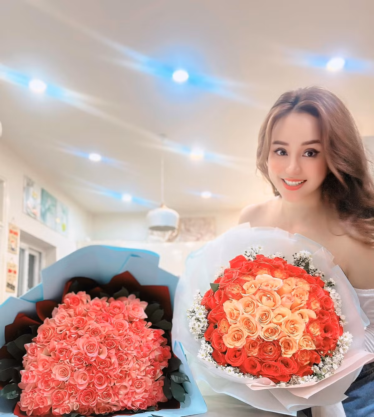 Cô thường đăng tải những khoảnh khắc giản dị, mộc mạc đời thường bên chồng con. Ảnh: FB Nguyễn Vy Oanh