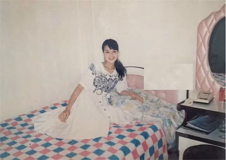 Vân Dung thời trẻ hoàn toàn khác với hình ảnh mà khán giả thường thấy về cô trên sân khấu. Ảnh: FB Vũ Trụ Phim Việt