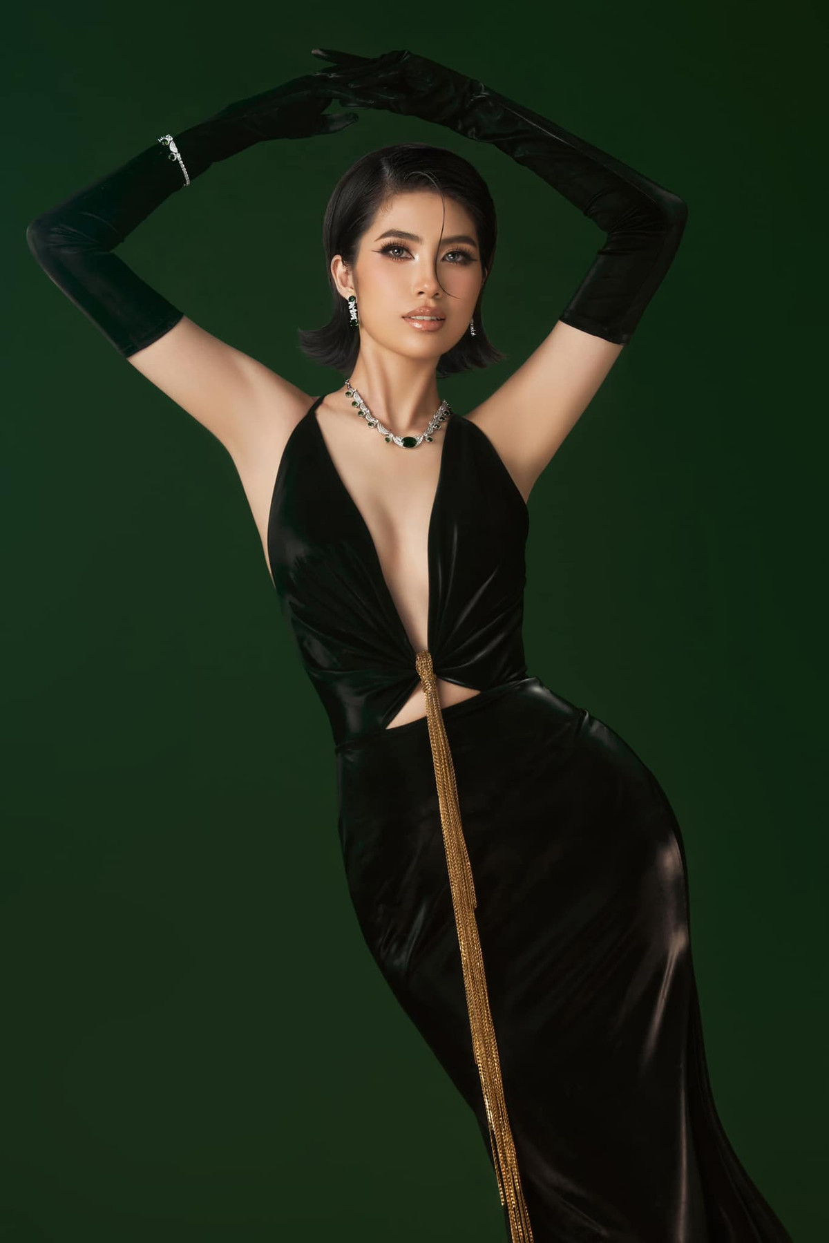 Nhan sắc của Kiều Nhung không chỉ thu hút nhờ vẻ ngoài xinh đẹp mà còn bởi thần thái tự tin, rạng rỡ.