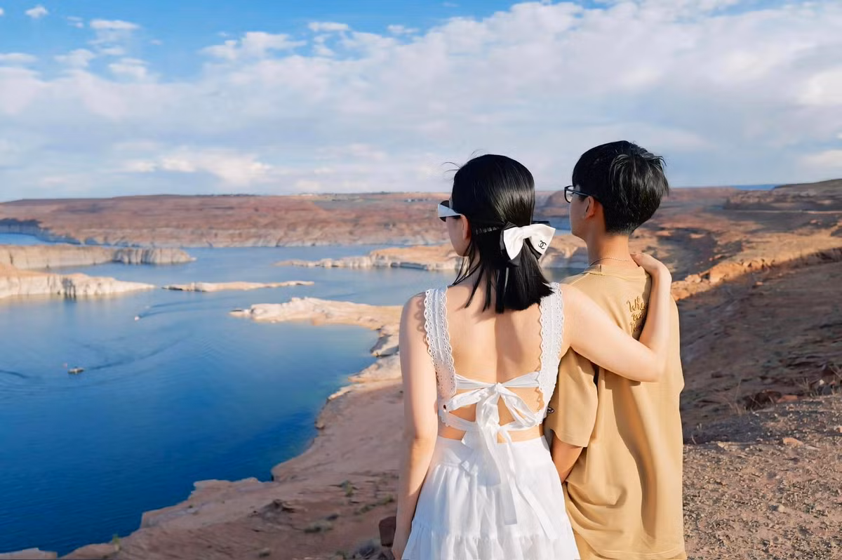 Lệ Quyên chia sẻ về con trai: "Điều cao quý nhất mẹ dành cho con là sự nghiêm khắc. Đại lâm mộc của mẹ". Ảnh: FB Lệ Quyên