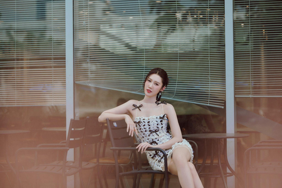 Thuý Ngân đăng trạng thái: "Một cuộc đời rất ngắn, đừng hoang phí cho những nỗi buồn. Một cuộc đời cũng rất dài, nhưng không bao giờ là đủ cho những người chúng ta yêu thương". Ảnh: FB Lê Huỳnh Thuý Ngân